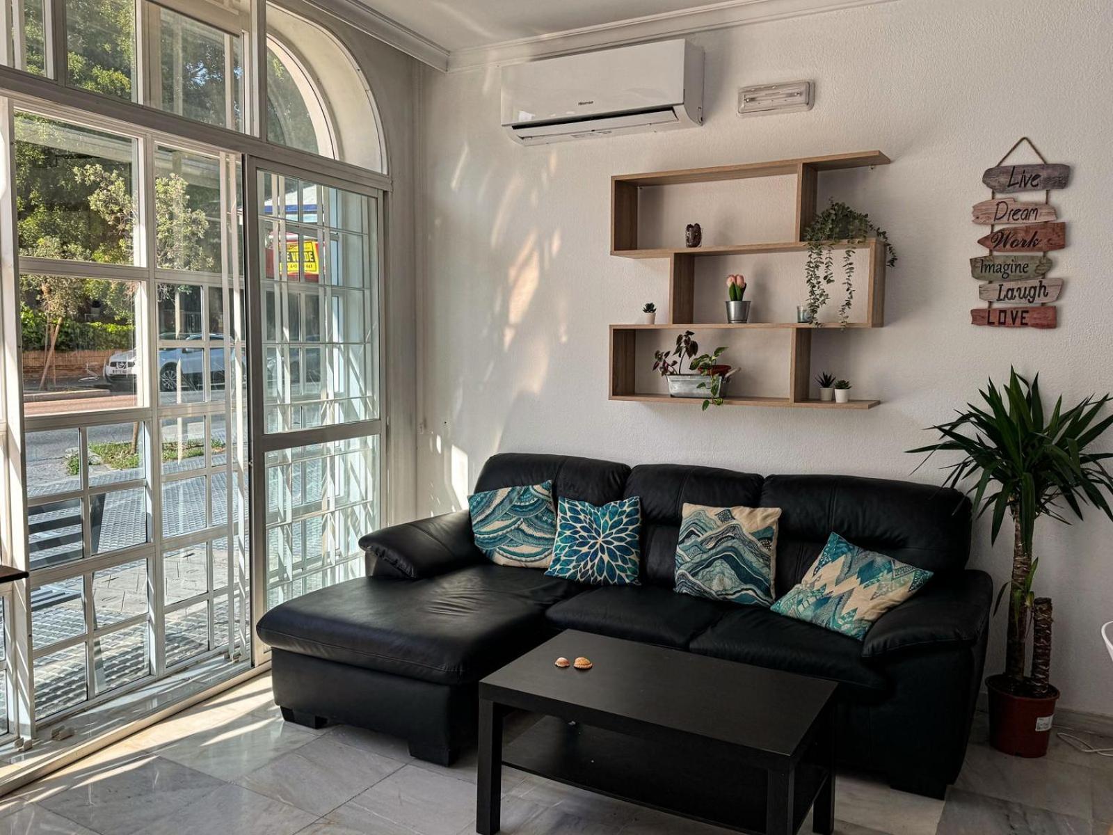 Hostel Sorolla Playa Malaga Bagian luar foto